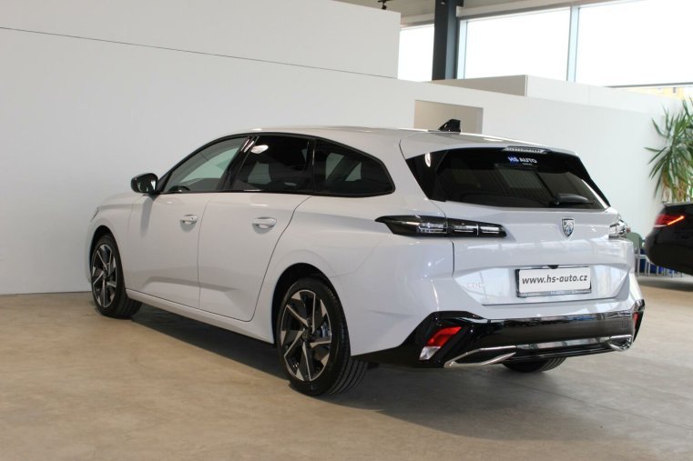 Peugeot 308, Peugeot 308 SW ALLURE Hybrid 136 e-DCS6, barva bílá