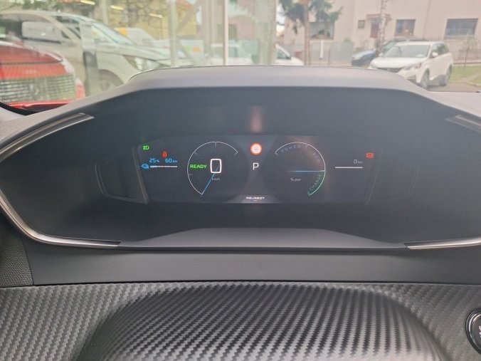 Peugeot 2008, Peugeot 2008 e-ALLURE 115 kW / 156 k (Bater, barva červená