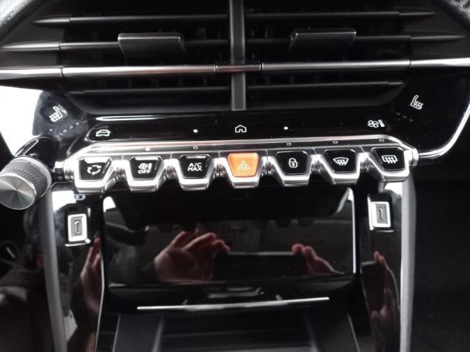 Peugeot 208, Peugeot 208 BUSINESS Hybrid 110 e-DCS6, barva zelená