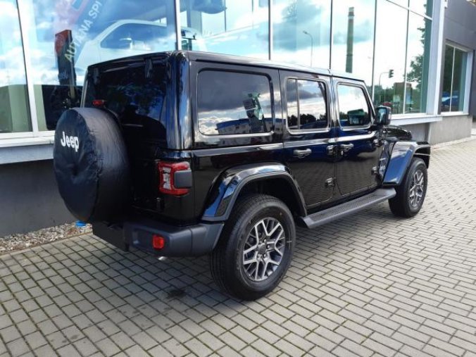 Jeep Wrangler, 2,0T PHEV 380 PS Sahara, barva černá