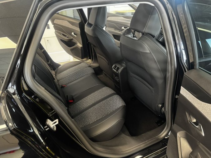 Peugeot 308, Peugeot 308 SW ALLURE Hybrid 145 e-DCS6, barva černá