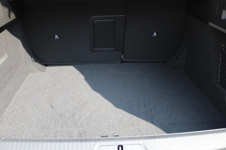 Peugeot 408, Peugeot 408 ALLURE Hybrid 145 e-DCS6, barva bílá