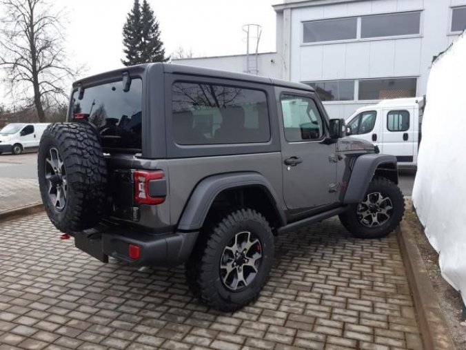 Jeep Wrangler, 2,0T 270 PS Rubicon, barva šedá