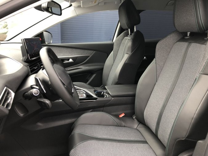 Peugeot 3008, Allure 1.2 PureTech 130 S&S MAN6, barva modrá