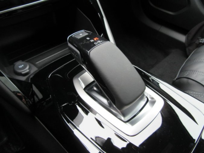 Peugeot 2008, e-GT Pack 136k 50 kWh - Kůže, barva černá