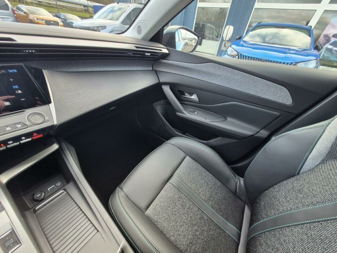 Peugeot 308, Peugeot 308 SW ALLURE Hybrid 145 e-DCS6, barva zelená