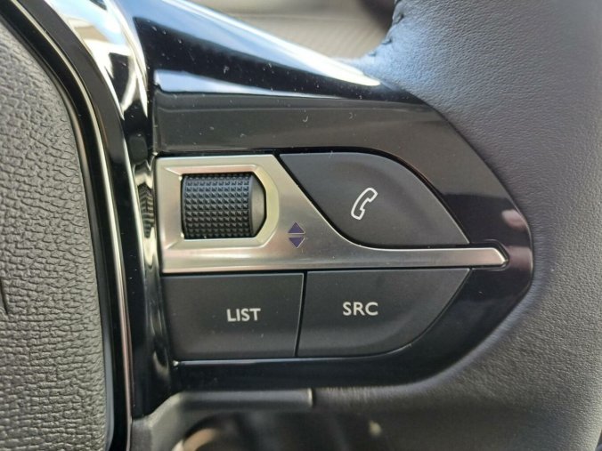 Peugeot 208, Peugeot 208 STYLE Elektromotor 100 kW, barva bílá