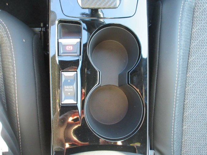 Peugeot 2008, Peugeot 2008 ALLURE Hybrid 145 e-DCS6, barva šedá