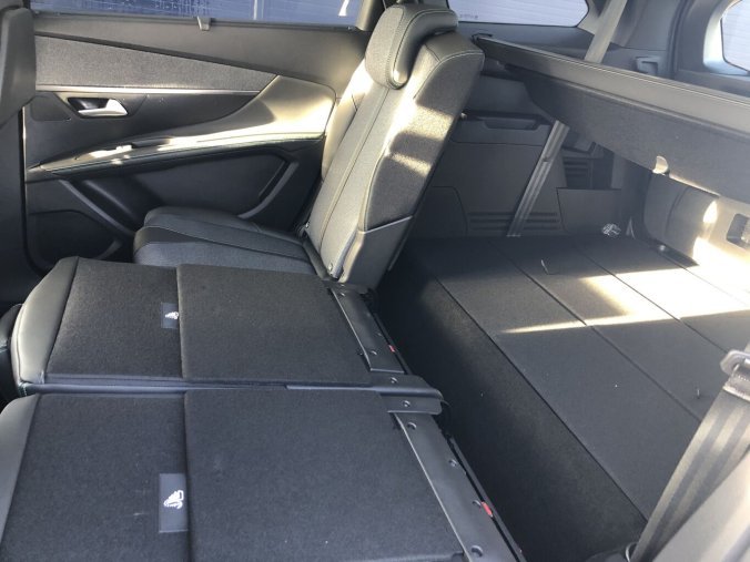 Peugeot 5008, Allure PACK 1.2 PureTech 130 S&S MAN6, barva šedá