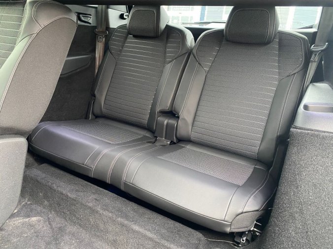 Peugeot 5008, Peugeot 5008 ALLURE Hybrid 145 e-DCS6 - TAŽNÉ - 7033, barva bílá
