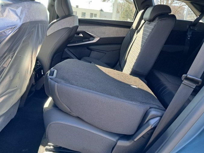 Peugeot 5008, Peugeot 5008 5008 ALLURE Hybrid 136 e-DCS6, barva modrá