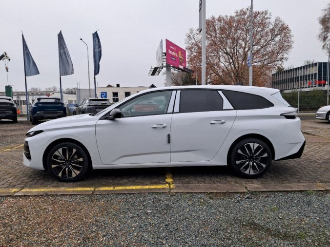 Peugeot 308, Peugeot 308 SW ALLURE Hybrid 145 e-DCS6, barva bílá