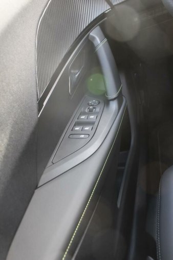 Peugeot 2008, Peugeot 2008 GT PureTech 130 S&S EAT8, barva šedá