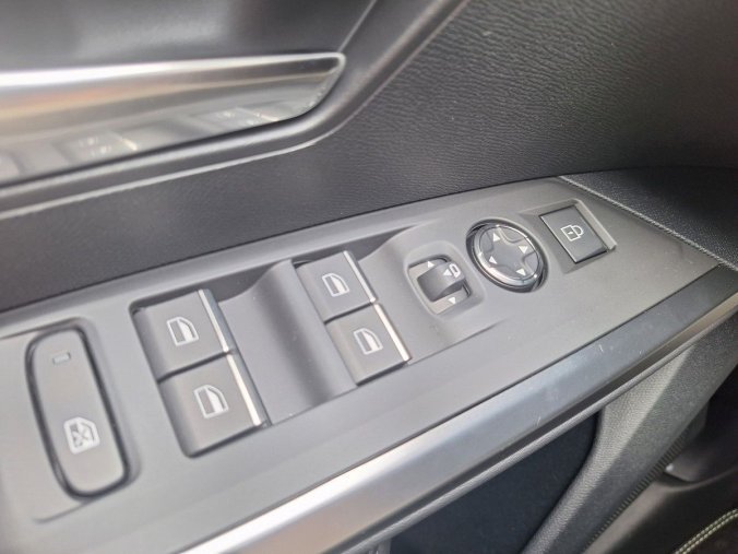 Peugeot 3008, Peugeot 3008 GT Hybrid 145 e-DCS6, barva modrá
