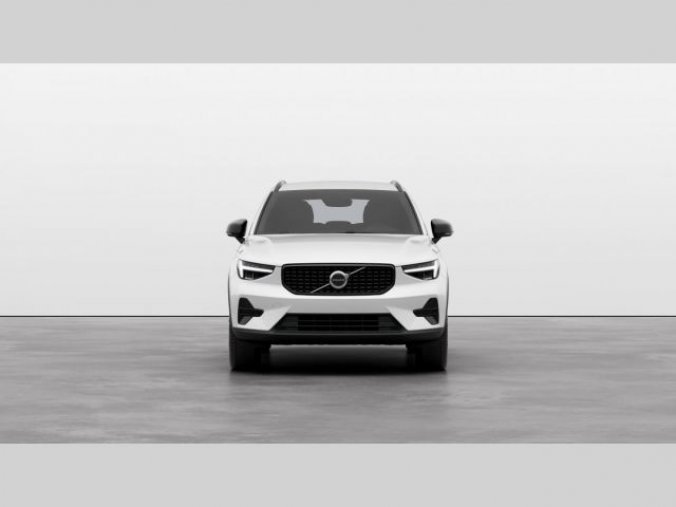 Volvo XC40, T2 1.5L 129 HP AT8 FWD CORE, barva bílá