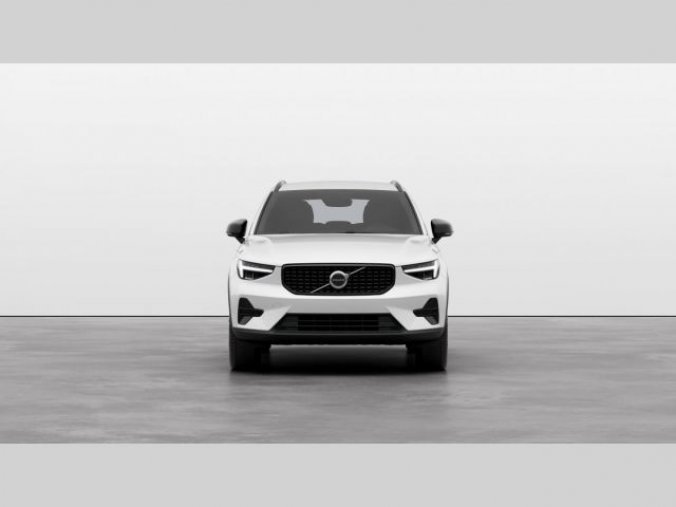 Volvo XC40, T2 1.5L 129 HP AT8 FWD ESSENTI, barva bílá