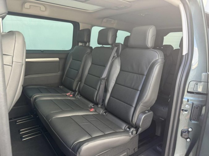 Peugeot Traveller, Peugeot Traveller Allure Long 2.0 BlueHDi S&S EA, barva zelená