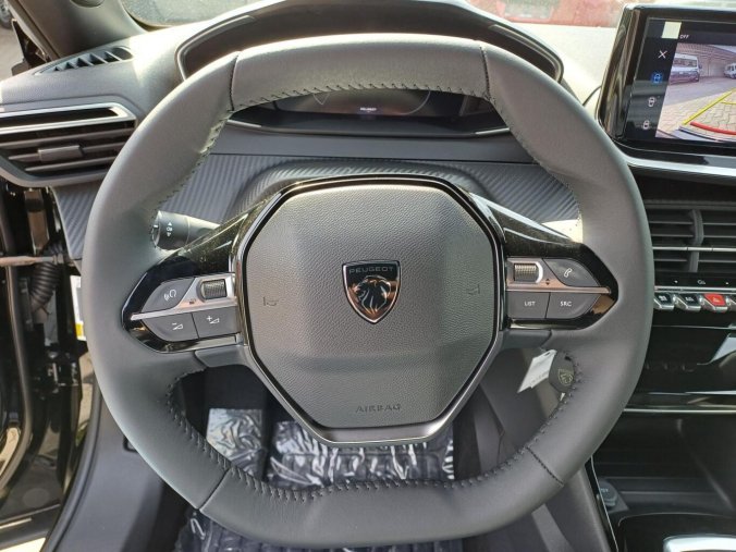 Peugeot 2008, Peugeot 2008 ALLURE 1.2 PureTech 100k, barva černá