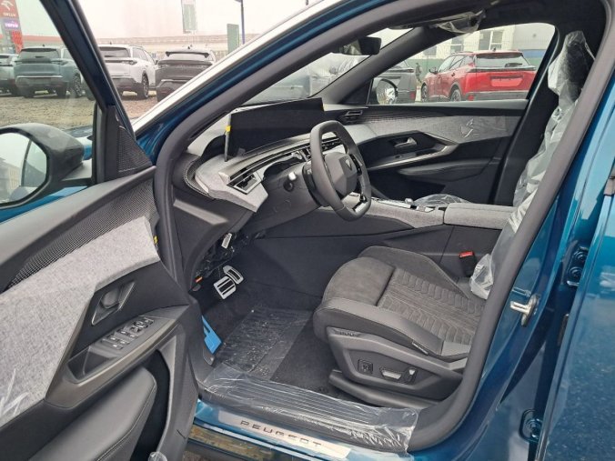 Peugeot 3008, Peugeot 3008 3008 GT Hybrid 145 e-DCS6, barva modrá