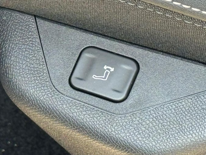 Peugeot 3008, Peugeot 3008 ALLURE Hybrid 136 e-DCS6, barva šedá