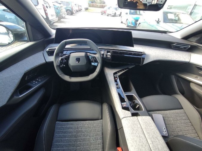 Peugeot 5008, Peugeot 5008 ALLURE Hybrid 145 e-AUT6 NAVI, barva šedá