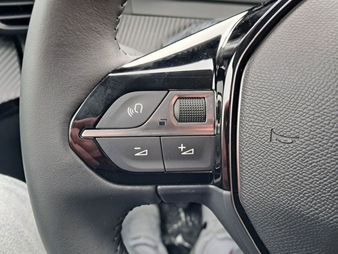 Peugeot 208, Peugeot 208 208 ALLURE PureTech 100 S&, barva šedá