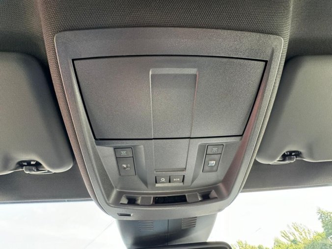 Peugeot 3008, Peugeot 3008 ALLURE Hybrid 136 e-DCS6, barva šedá