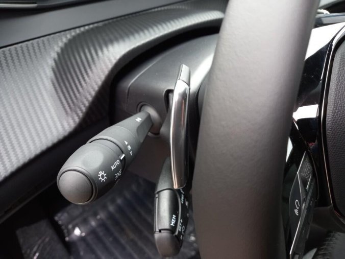 Peugeot 208, Peugeot 208 BUSINESS Hybrid 110 e-DCS6, barva zelená