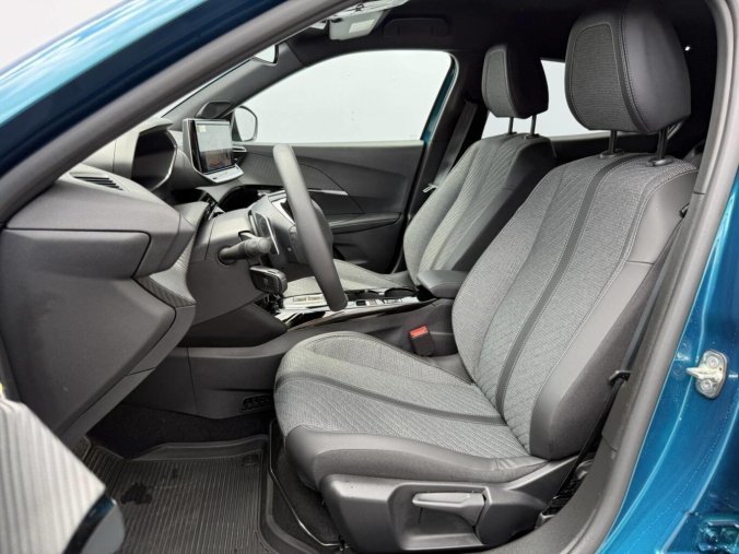 Peugeot 2008, Peugeot 2008 ALLURE Hybrid  1,2 145 e-DCS6, barva modrá