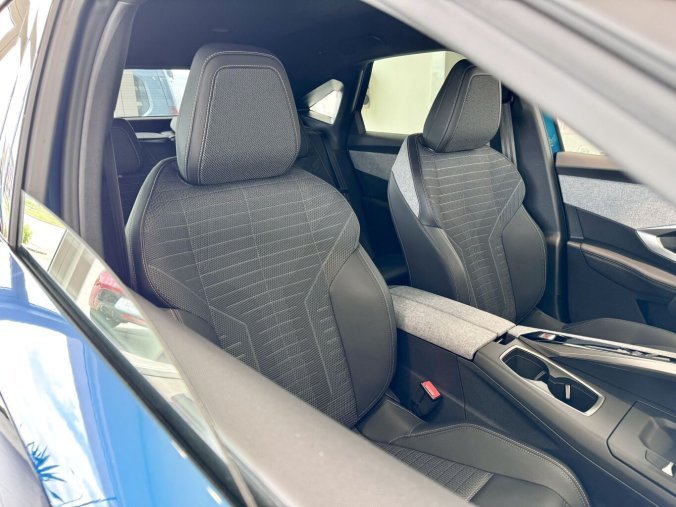 Peugeot 3008, Peugeot 3008 ALLURE Hybrid 136k, Automat, barva modrá