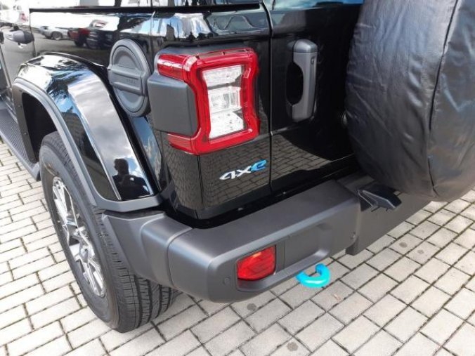 Jeep Wrangler, 2,0T PHEV 380 PS Sahara, barva černá