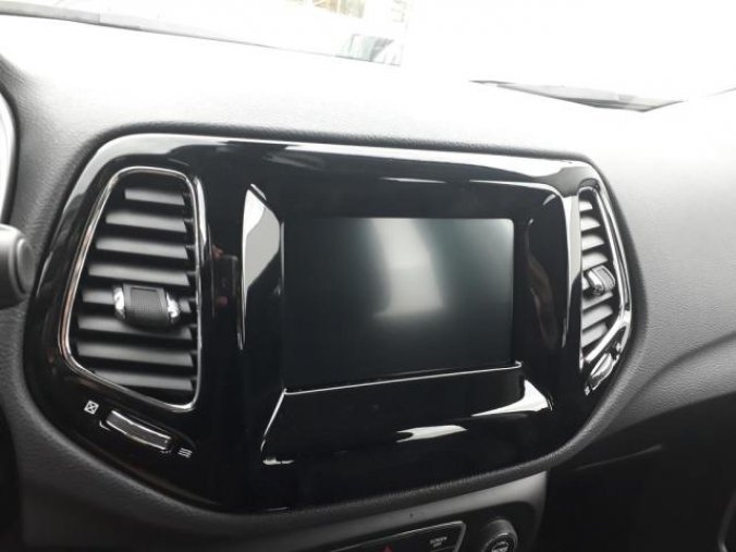 Jeep Compass, 1.3 130 PS NIGHT EAGLE skladem, barva stříbrná