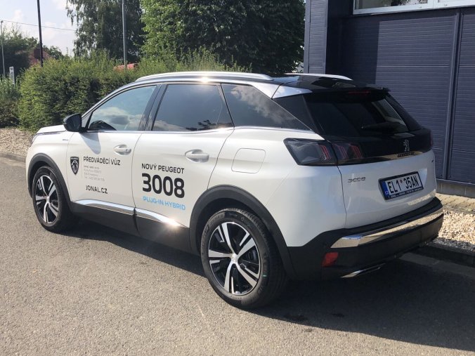 Peugeot 3008, Peugeot 3008 GT Plug-in HYBRID 225 e-EAT8, barva bílá