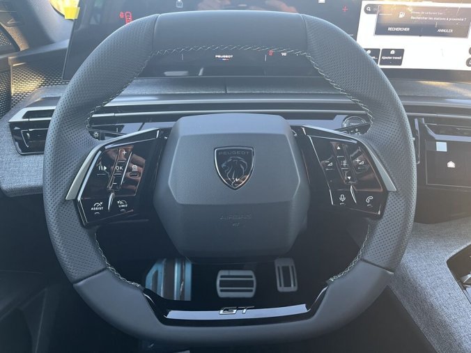 Peugeot 5008, Peugeot 5008 GT Hybrid 145 e-DCS6, barva modrá