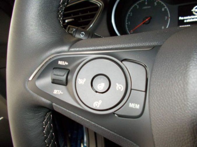 Opel Grandland X, Ultimate F 1.6 XHT S/S (133kW/, barva modrá