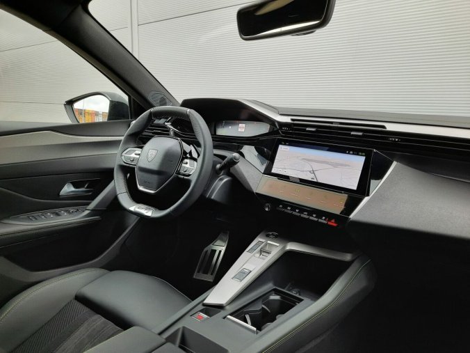 Peugeot 408, Peugeot 408 GT Hybrid 136 e-DCS6, barva modrá