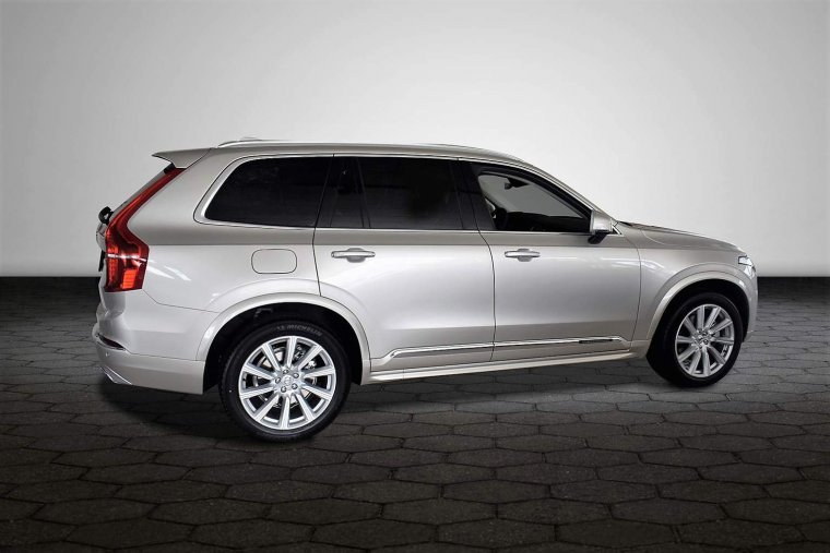Volvo XC90, D5 2.0L 235 HP INSCRIPTION 7s AT8 AWD, barva zlatá
