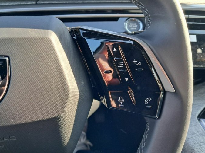 Peugeot 5008, Peugeot 5008 5008 ALLURE Hybrid 136 e-DCS6, barva bílá