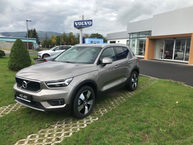 Volvo XC40, SUV, MOMENTUM PRO SUV 2,0 D3 AWD, barva šedá