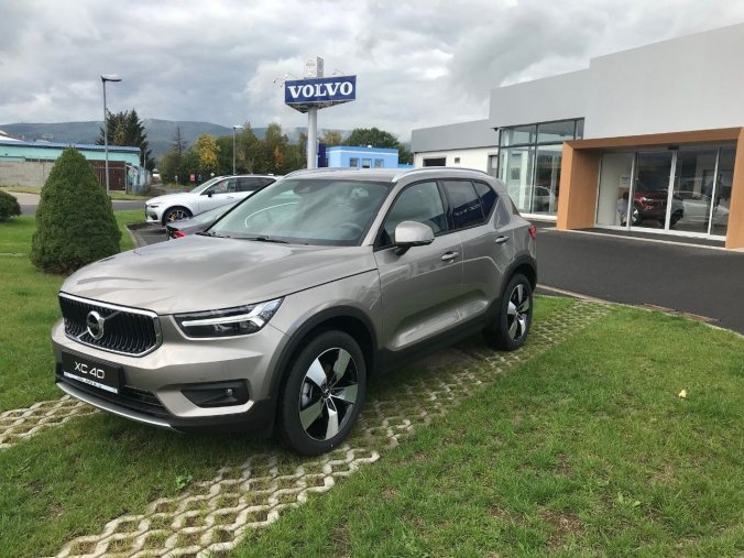 Volvo XC40, SUV, MOMENTUM PRO SUV 2,0 D3 AWD, barva šedá