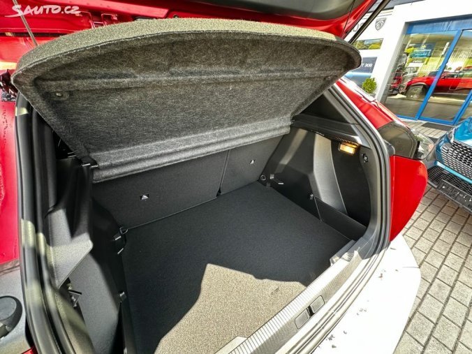 Peugeot 2008, Peugeot 2008 ALLURE PureTech 100 S&S MAN6, barva červená