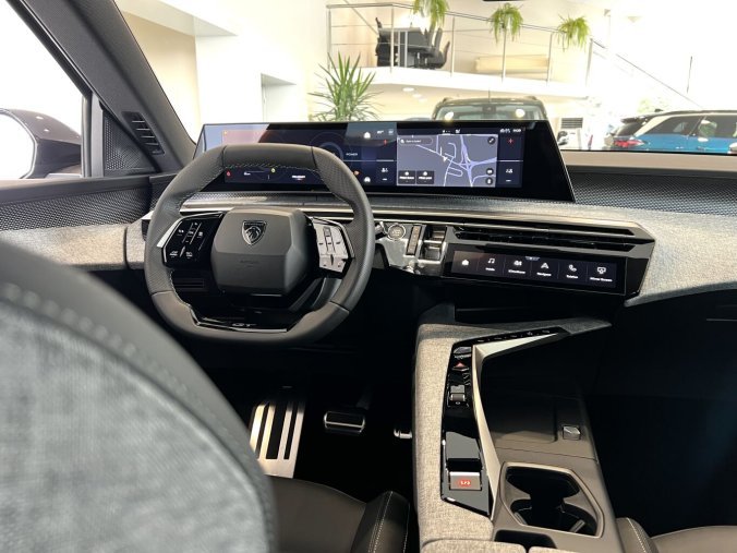Peugeot 3008, Peugeot 3008 GT Hybrid 145k, El. Víko kufru, barva modrá