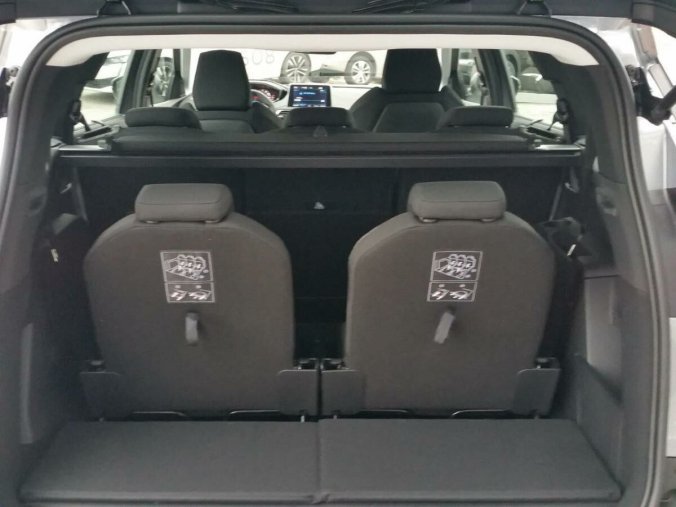 Peugeot 5008, Peugeot 5008 1,2 Active Pack  PureTech 130k MAN6, barva šedá