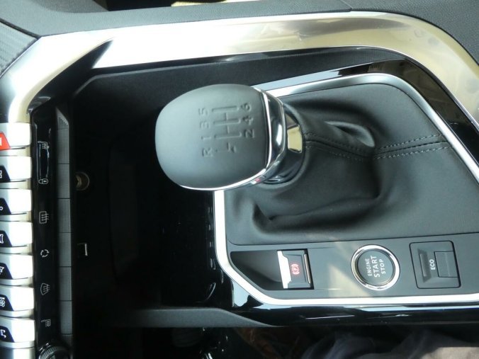 Peugeot 3008, Peugeot 3008 ACTIVE PACK 1.2 PureTech MAN6, barva červená