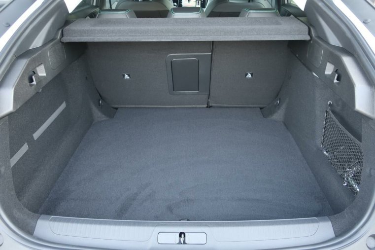 Peugeot 408, Peugeot 408 Allure Hybrid 136e - DCS6, barva bílá