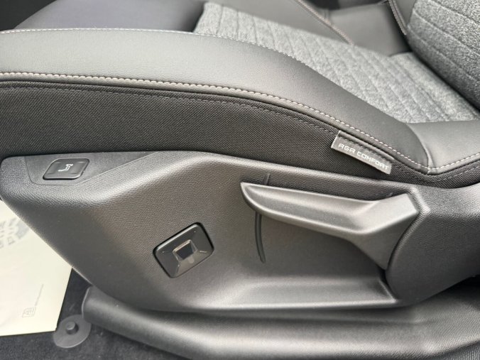 Peugeot 3008, Peugeot 3008 ALLURE Hybrid 145 e-DCS6, barva bílá