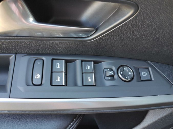 Peugeot 5008, Peugeot 5008 GT Hybrid 145 e-AUT6, barva modrá