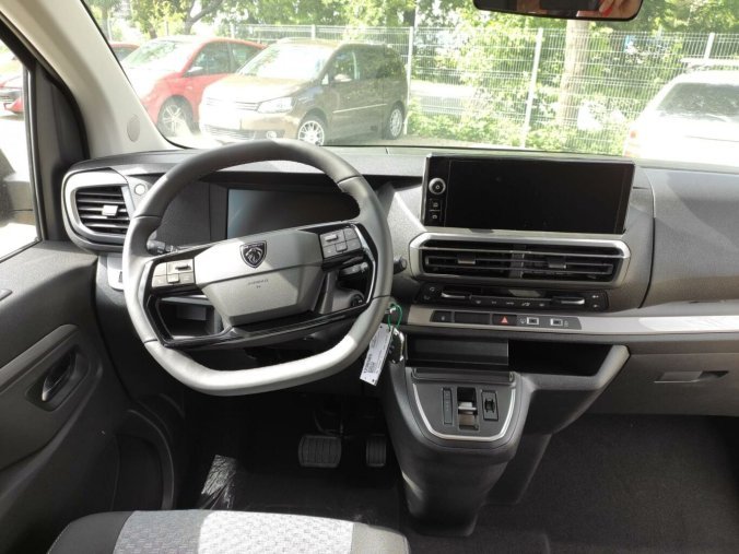 Peugeot Traveller, Peugeot Traveller L2 2.0 HDI AUT8 180k NAV 2+3+3, barva stříbrná