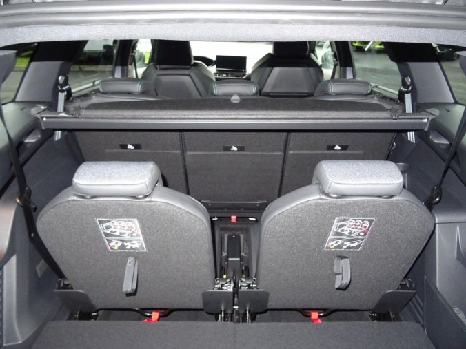 Peugeot 5008, Peugeot 5008 ALLURE BlueHDi 130k EAT8, barva stříbrná