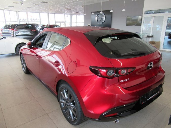 Mazda 3, Skyactive G122, barva červená